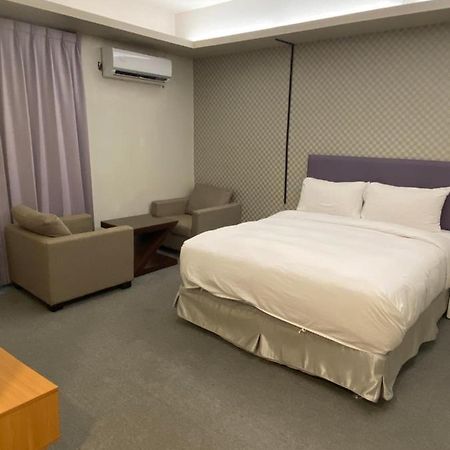 Aiyue Hotel Huwei Екстер'єр фото